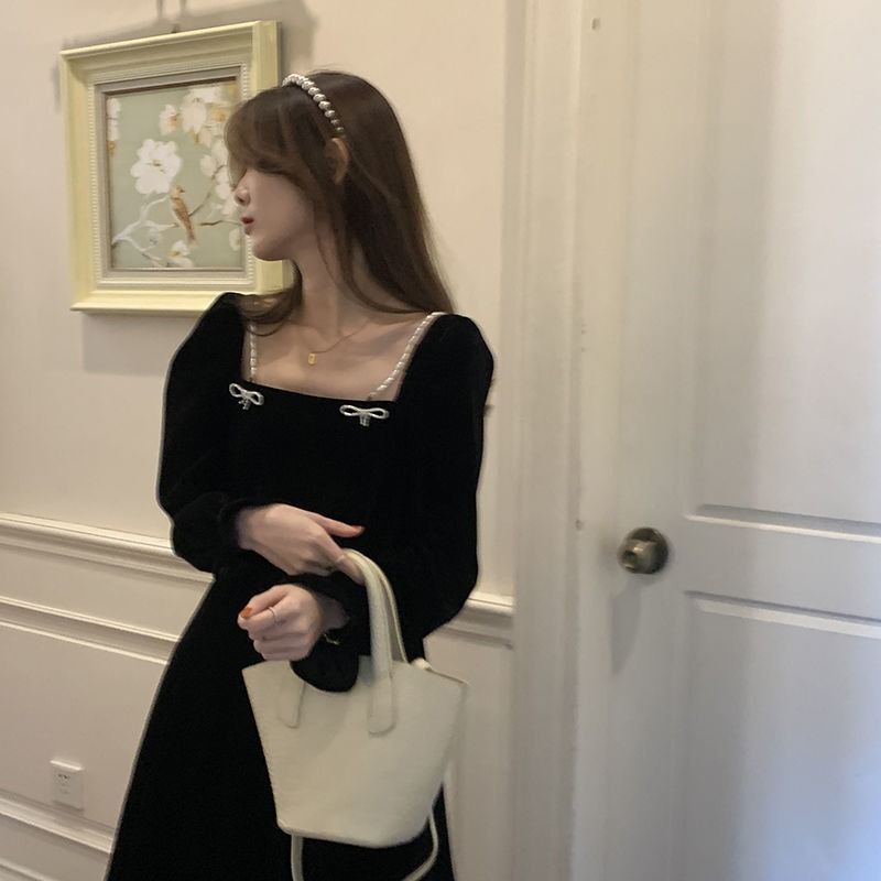 Váy babydoll  chân váy dài Đầm Nhung Đen Dáng Chữ a Cổ Vuông Tay Phồng Đính Nơ Sau Lưng Thời Trang Xuân Thu 2022