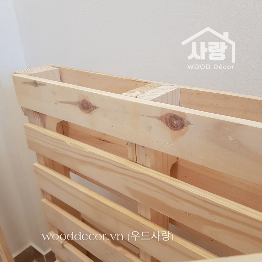 Giường gỗ thông Pallet mới - mẫu truyền thống