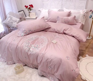 Set chăn ga lụa thêu Love