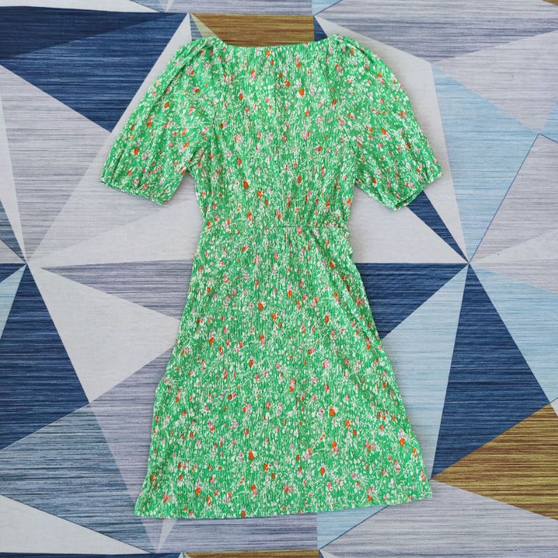 Váy ngắn hoa nhí xanh lục MNG