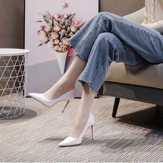 Giày cao gót mũi nhọn màu đen thời trang công sở cho nữ 2021
