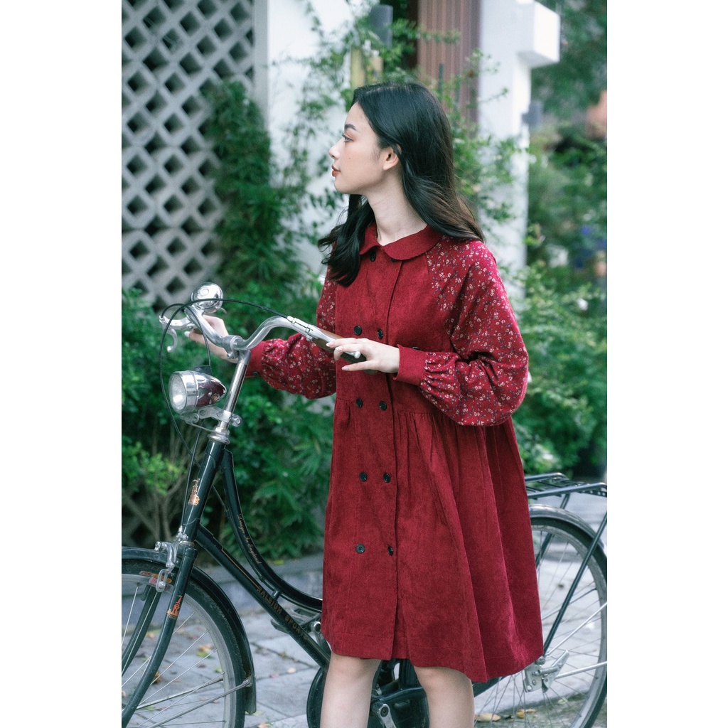 Váy nhung đỏ MADELEN dáng cổ sen phối hoạ tiết hoa | BigBuy360 - bigbuy360.vn