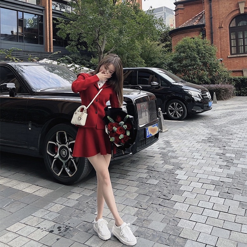 SET CHÂN VÁY XOÈ ĐỎ KÈM ÁO LEN MŨ DÀI TAY CHẤT DẠ PHONG CÁCH HÀN QUỐC