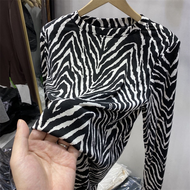 Áo thun tay dài họa tiết sọc ngựa vằn phong cách mùa đông mới sành điệu dành cho nữ