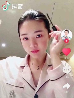 Cây Chuốt Tóc Con Rơi Ngoài