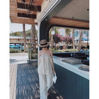 Quần áo, đồ dùng khách đặt livestream