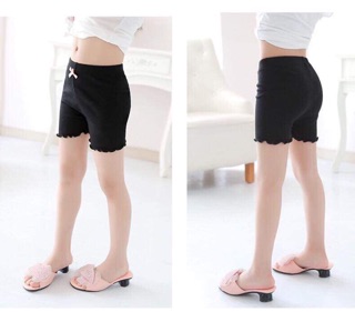 Quần mặc trong váy cho bé