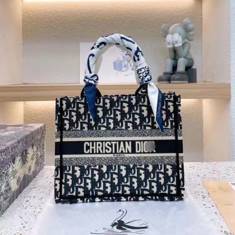 Túi xách CHRISTIAN BOOK TOTE size nhỏ hoạ tiết đặc biệt