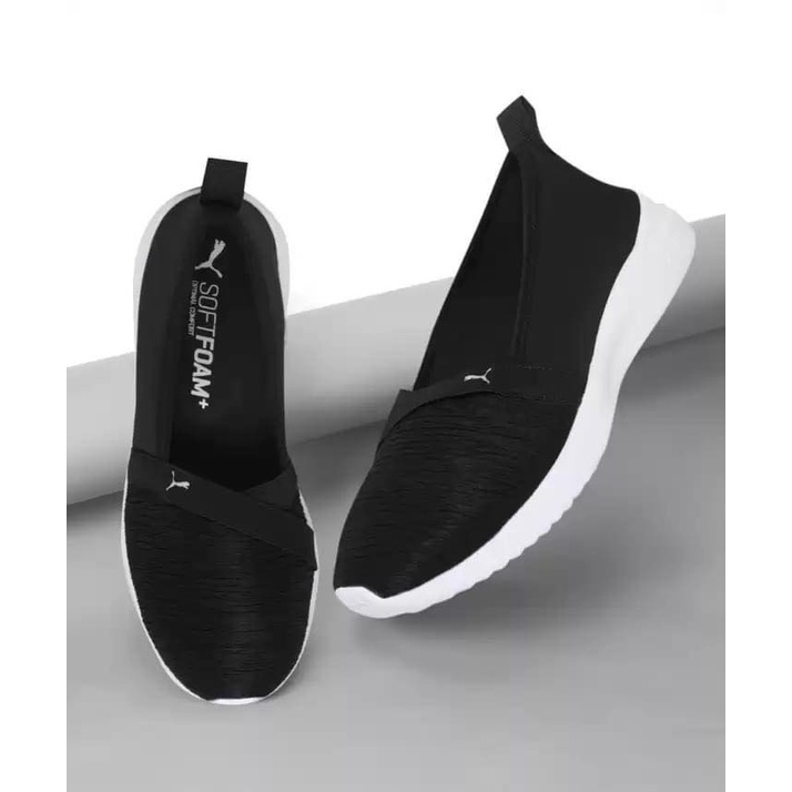 SĂN SALE HÃNG GIÀY NỮ SLIP ON PUMA ĐEN ĐẾ TRẮNG SIZE 37.5VN - 7US 369621 01