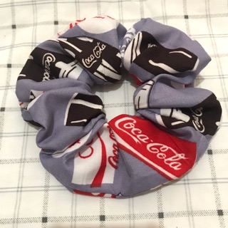 Cột tóc vải hoạ tiết coca cola