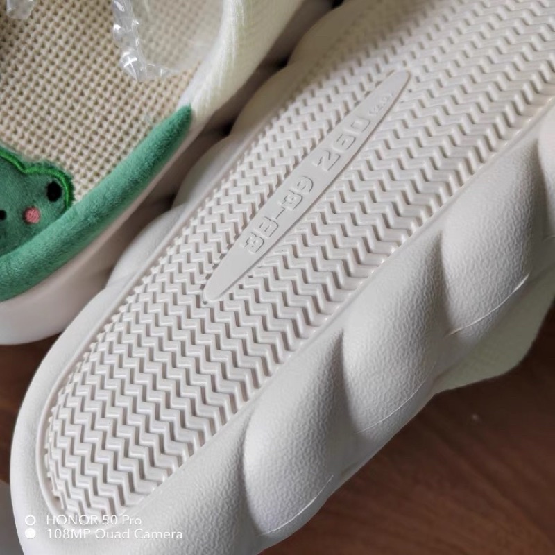 Dép lông ếch xanh .