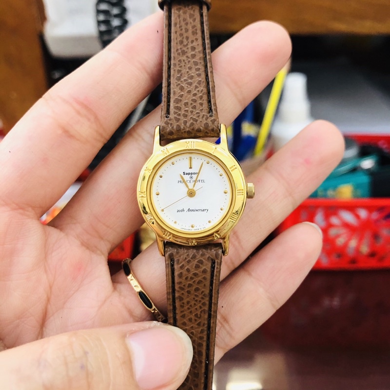 Đồng hồ nữ si nhật hiệu Vega