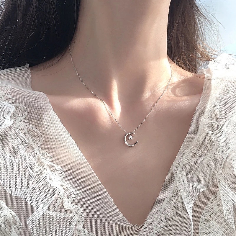 Vòng cổ Mặt Trăng Và Ngôi Sao Màu Bạc Đơn Giản Thời Trang Cho Nữ