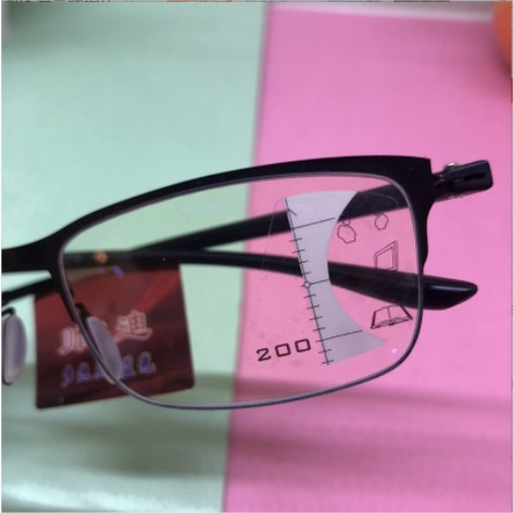 Kính lão thị trung niên đa tròng nhìn mọi khoảng cách tiện lợi