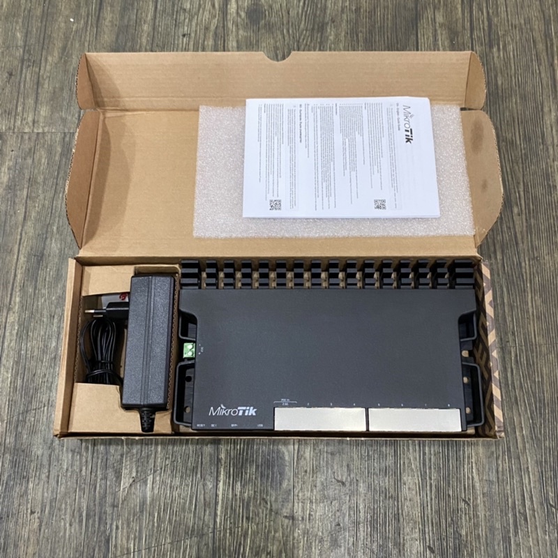 Router hiệu Mikrotik RB5009