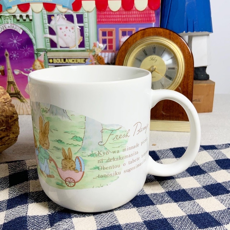 Ly sứ nhật thỏ