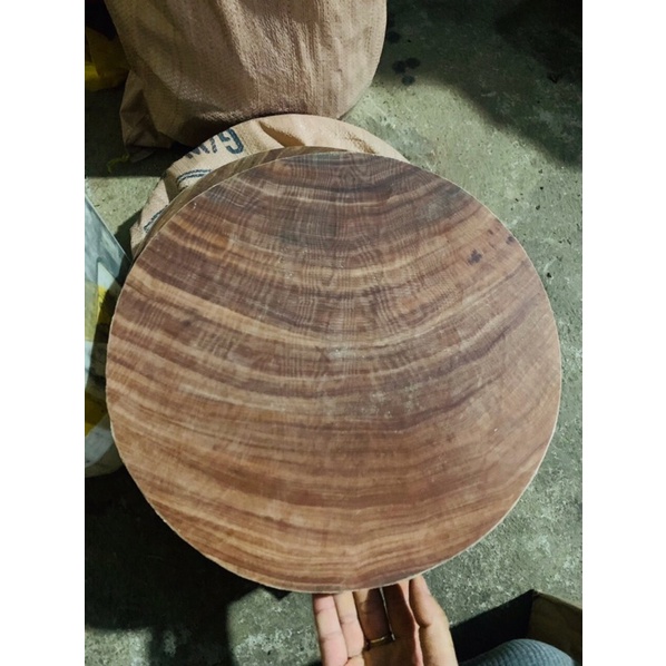 Thớt gỗ nghiến Lai Châu 35cm