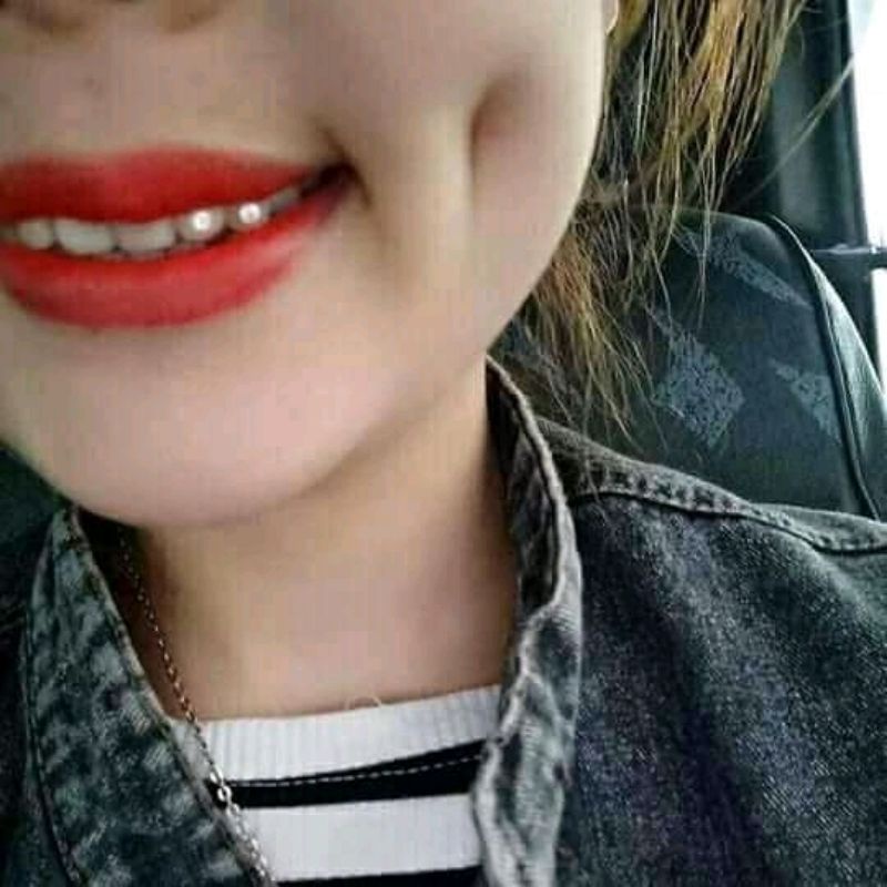 30viên đá đính răng tặng keo dán và bút đính