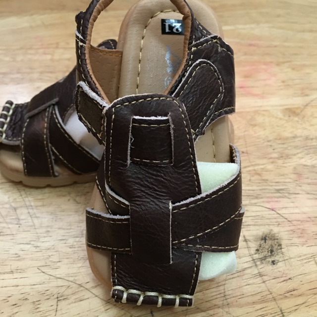 Sandal bé trai