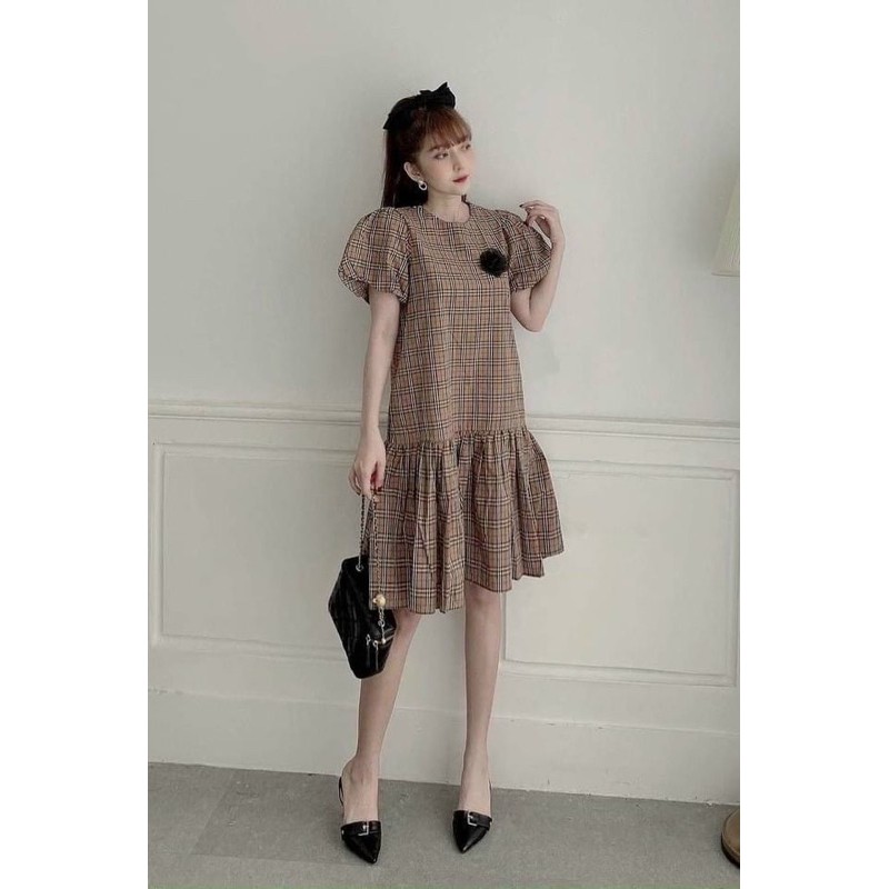 [Mã FAGREEN1505 giảm 10% tối đa 30K đơn 99K] Váy kẻ đuôi cá kèm hoa hồng đen