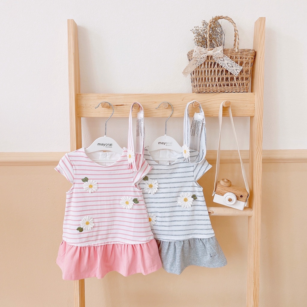 Váy cotton Mayoral kẻ hoa cúc 2 màu ghi / hồng ( kèm băng đô )