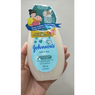 Sữa Tắm Gohnson's Chứa Sữa Gạo