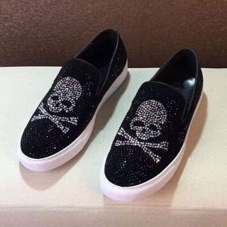 Giày đính đá đầu nâu nam đang hót