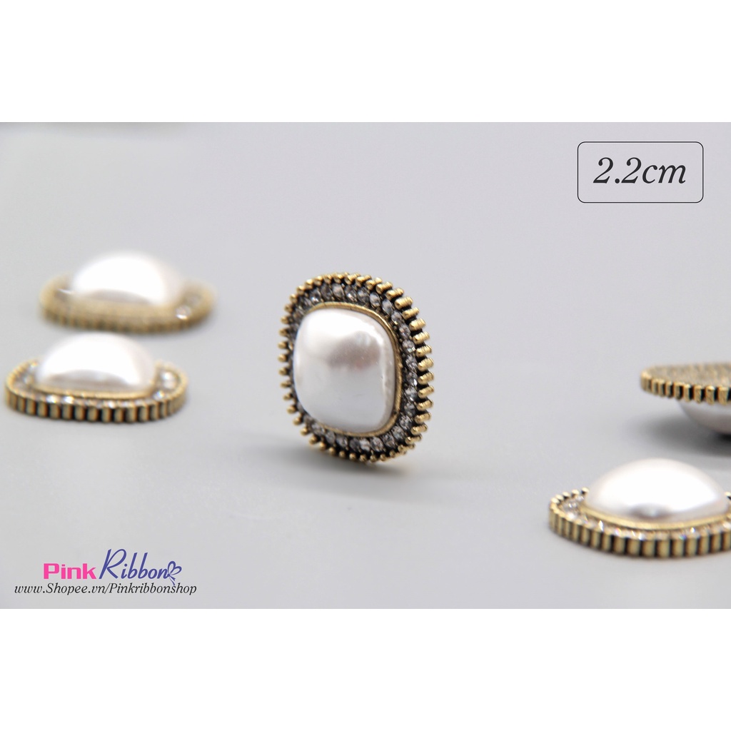 Charm hình vuông viền đá nhí 2.2cm