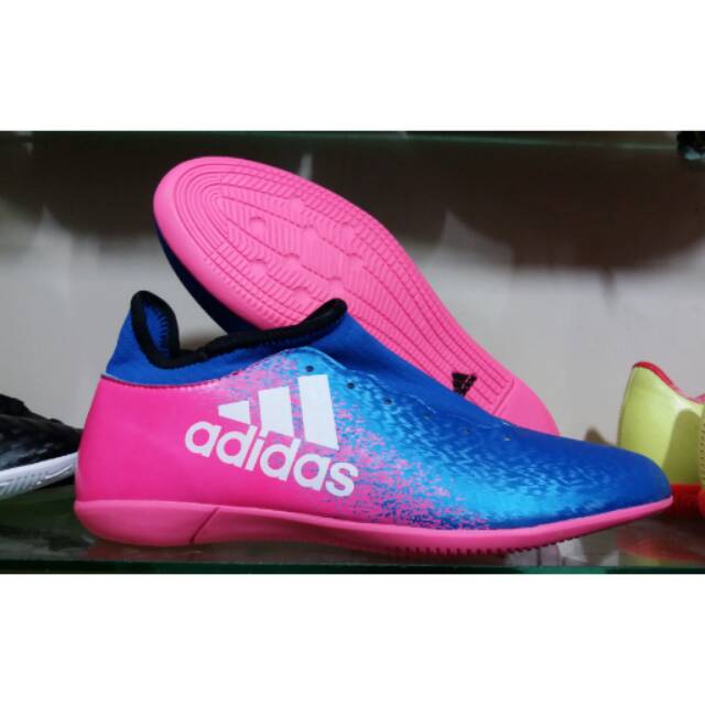 Giày adidas futsal thiết kế giản dị thời trang