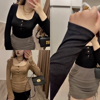 Áo thun cổ vuông cúc gỗ