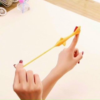 1 con gà  dính tường siêu cute
