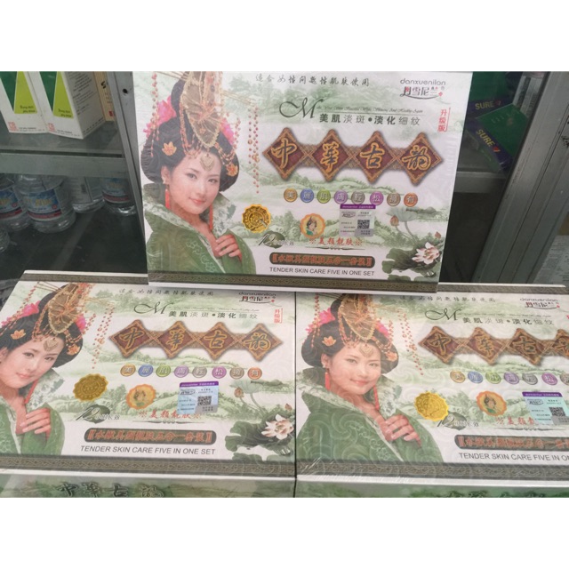 Bộ mỹ phẩm Hoàng cung xanh