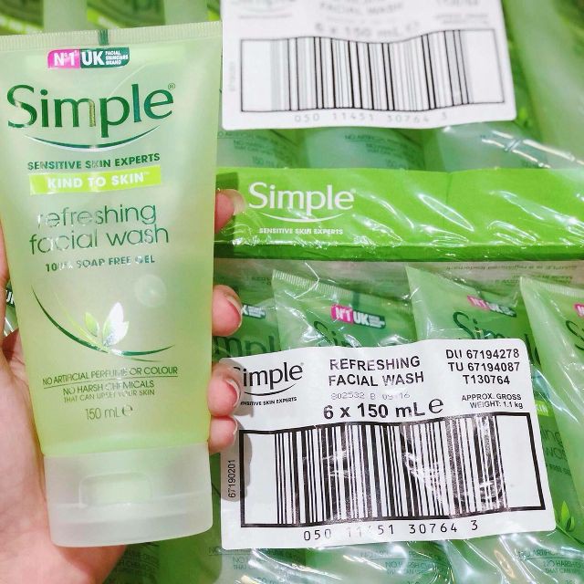 Sữa rửa mặt Simple Kind To Skin Refreshing Facial Wash 150ml dành cho da nhạy cảm