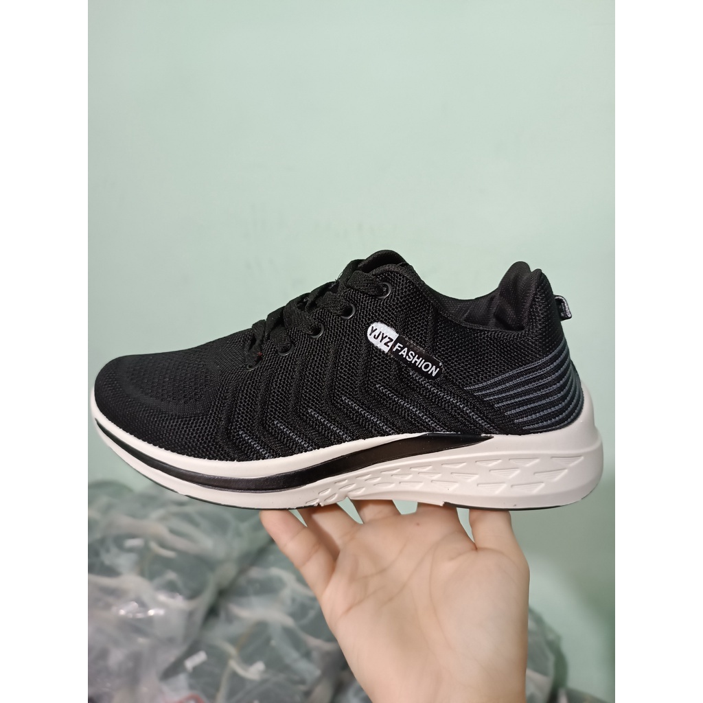 Giày thể thao Sneakers nam nữ màu đen phối phù hợp với mọi lứa tuổi kể cả học sinh