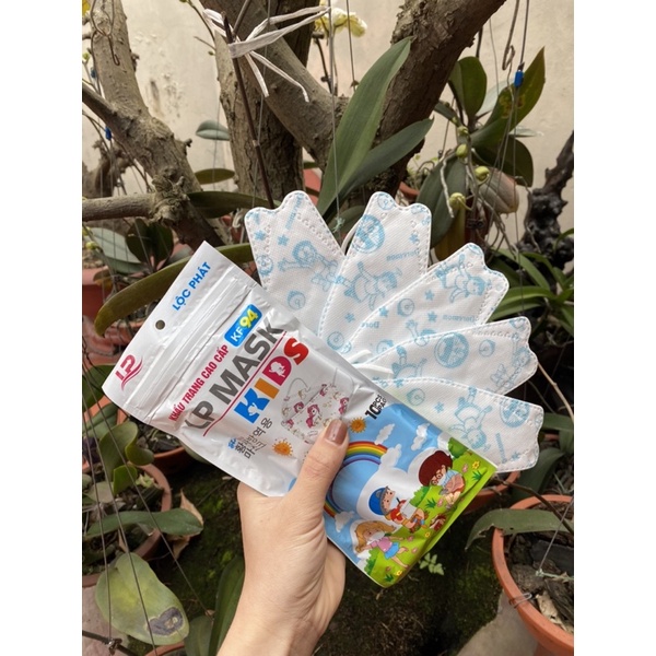 Thùng 300 chiếc KF94 cho bé 4-12 tuổi