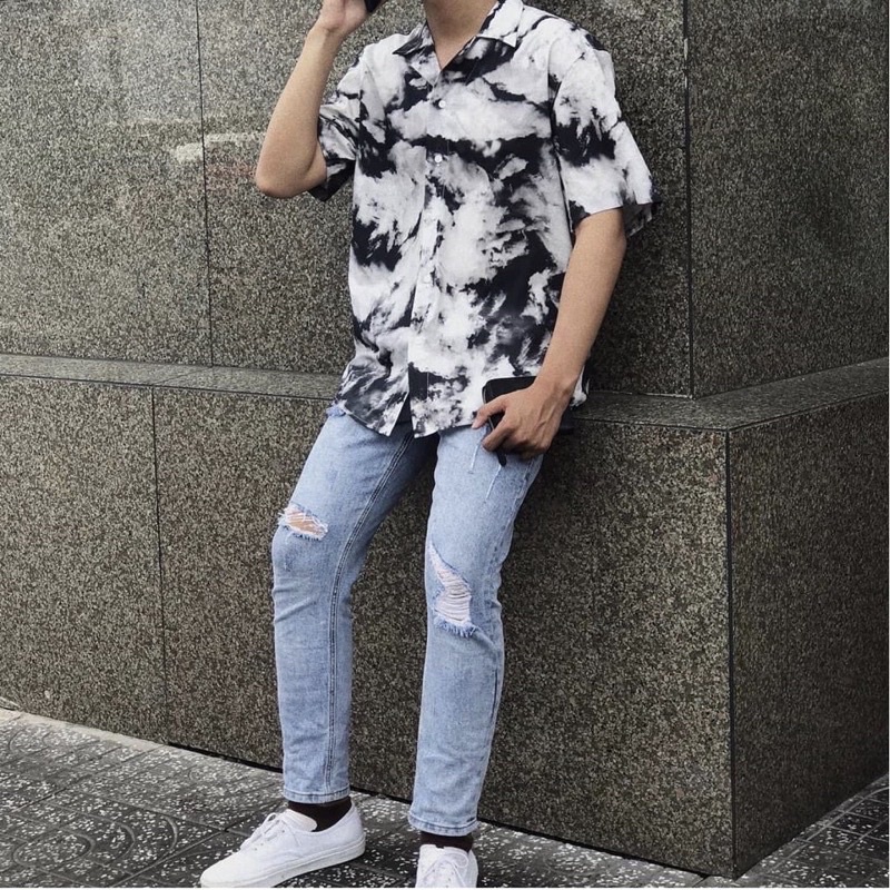 Áo Sơ Mi Hoạ Tiết Gương Mặt Tay Ngắn Cổ Vest Thời Trang Unisex Vải Lụa Chéo