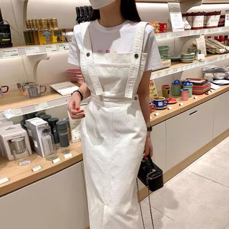 Váy yếm jeans nữ xẻ tà trước phong cách cá tính giành cho nữ
