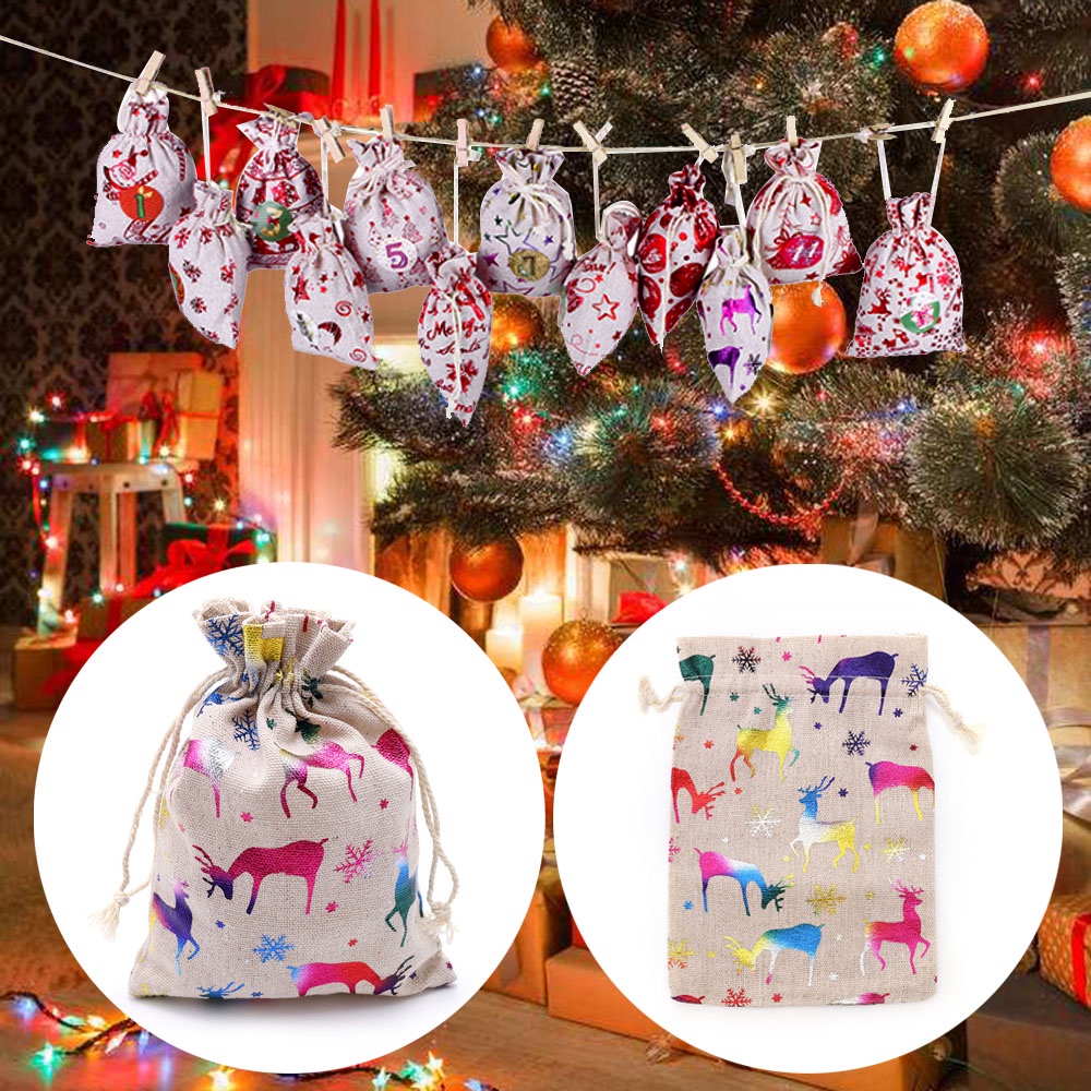 1 túi đựng quà được làm từ vải lanh và cotton với họa tiết hình con tuần lộc dùng cho trang trí cây thông Giáng Sinh