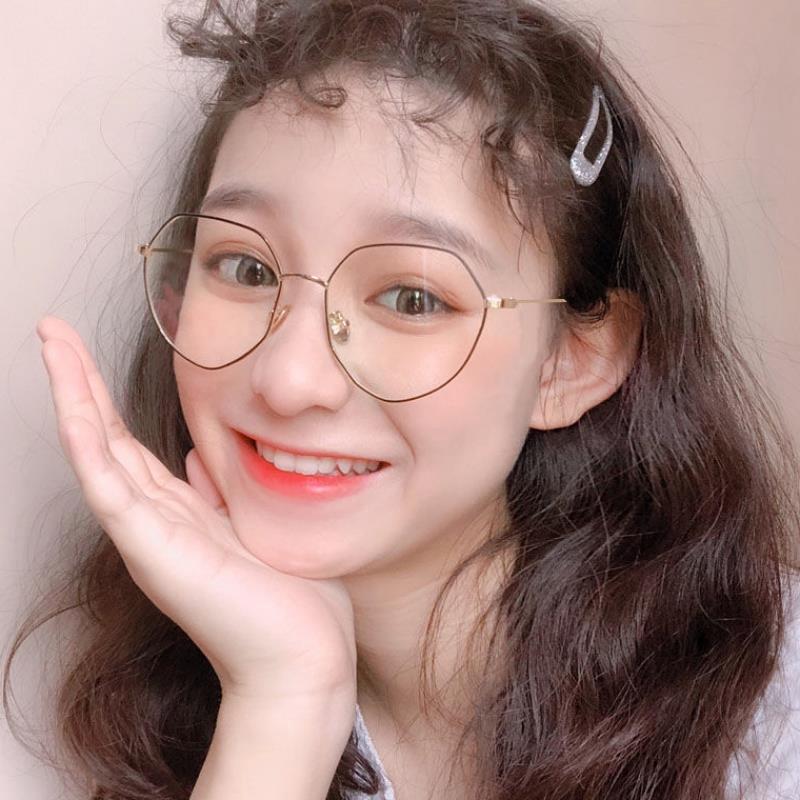 Gọng kính kiểu dáng thời trang cho nữ