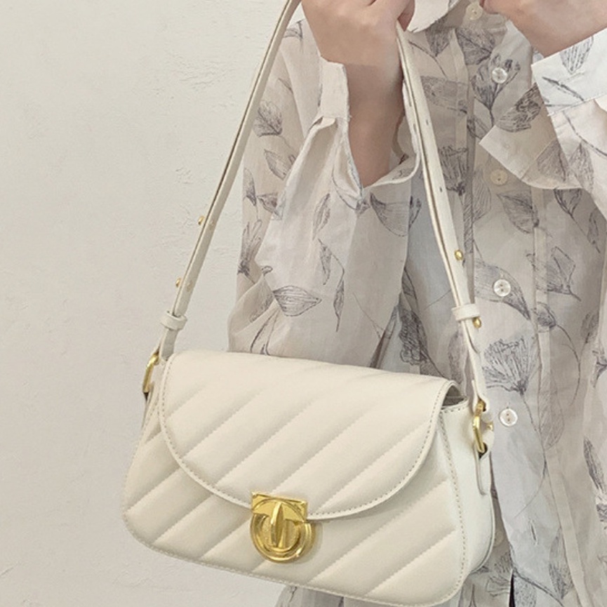 Túi đeo vai đeo chéo da mềm trần trám khóa tròn cá tính La.orie - La011