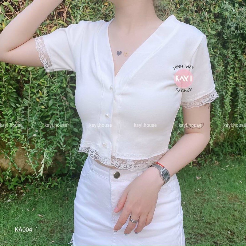 Áo croptop bo gân viền ren phối nút