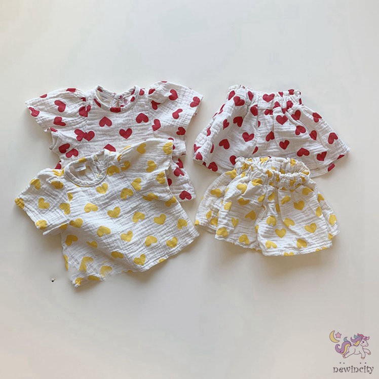 Set Áo Thun Tay Ngắn &amp; Quần Short In Hình Trái Tim Cho Bé Gái