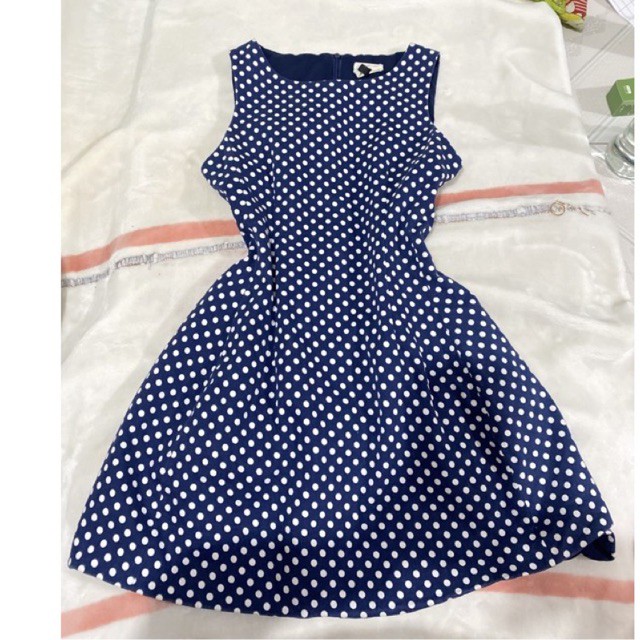 THANH KÝ TỦ ĐỒ : ĐẦM XANH CHẤM BI SIZE M