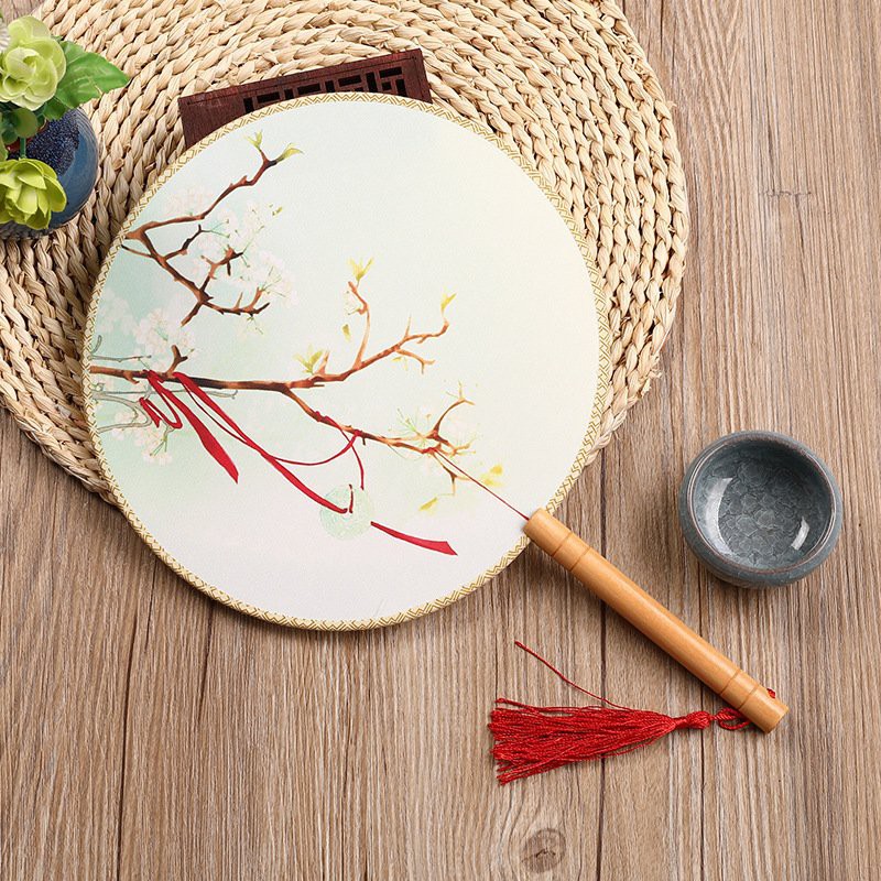 Quạt tròn cổ trang cán vàng in hình THUYỀN CÁ HOA ĐÀO MẪU ĐƠN SONG ĐIỆP DẢI LỤA BẠCH THIỂN cầm tay cosplay