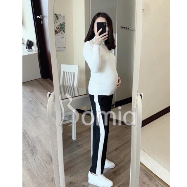 Áo len mặc trong bầu