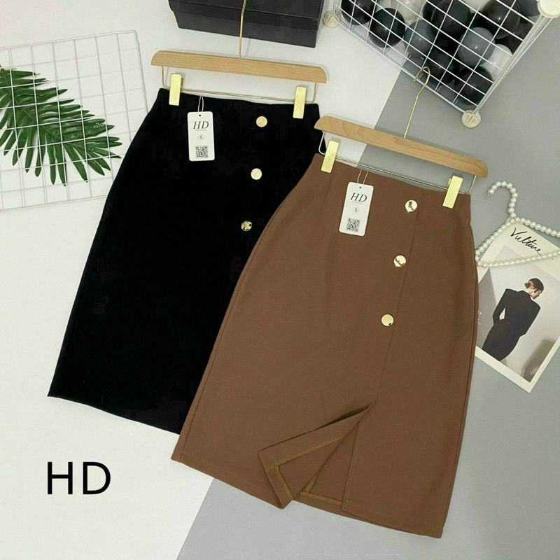 Chân váy A dài 3 cúc đồng