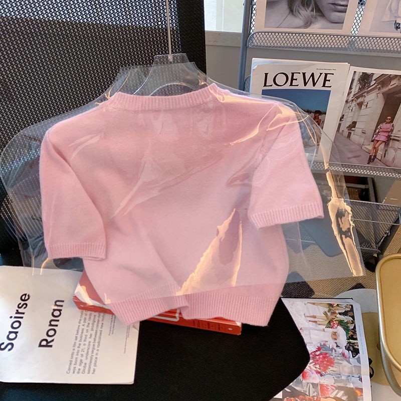 Áo Lửng Cổ Tròn Họa Tiết Hoa Ba Chiều Màu Hồng Nhẹ Nhàng