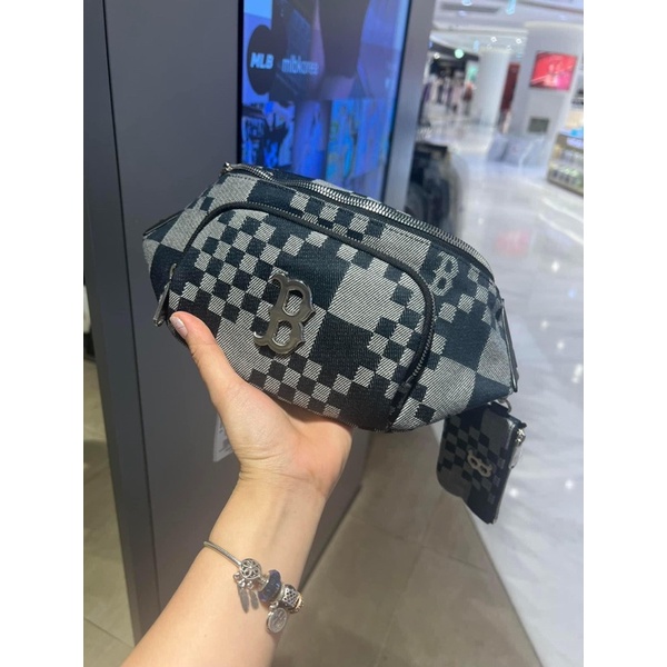 Túi đeo chéo caro MLB