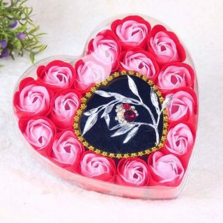 Hoa hồng sáp thơm 16 bông trái tim