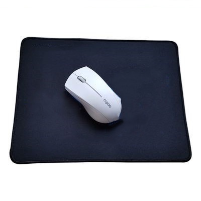 Miếng lót chuột bằng cao su màu đen trơn chống trượt 22x18cm